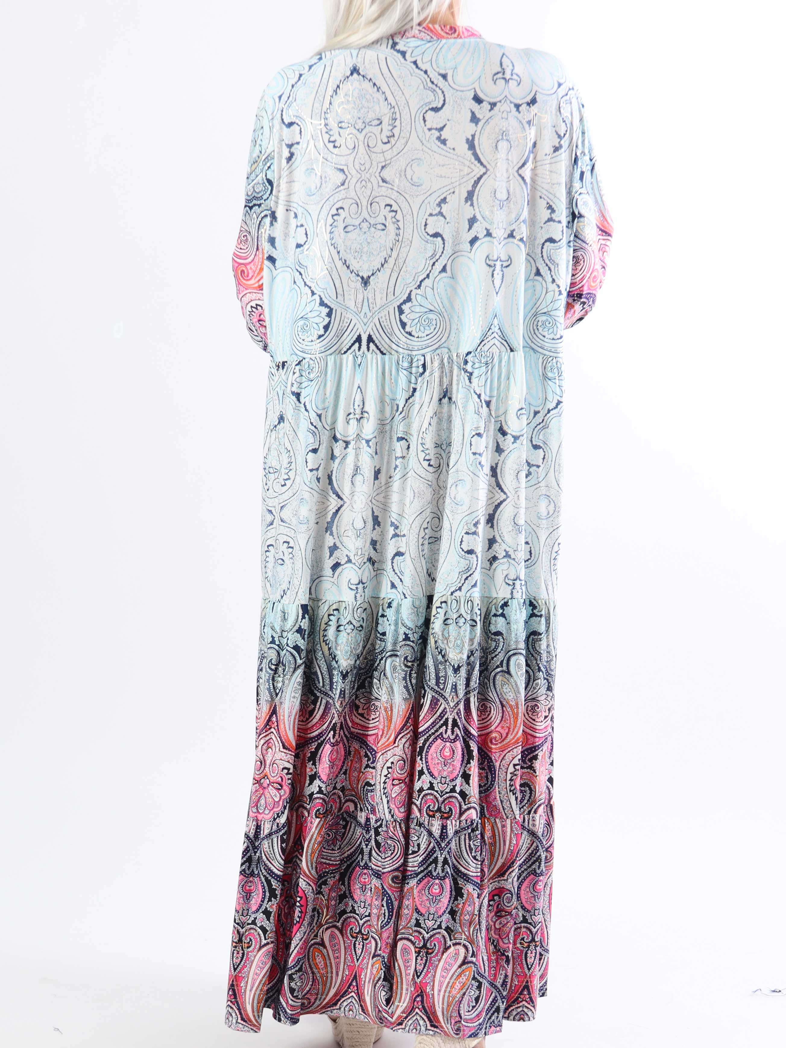 Milano Tamaria - Lång plus size-klänning med fint tryck i lager-på-lager-look